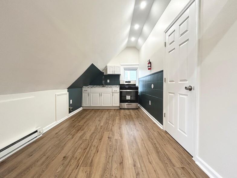 Building Photo - 34 Feiner Pl