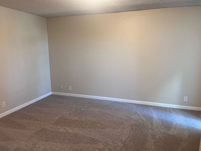 Building Photo - DESIRABLE GATED COMMUNITY WITH VIEWS, POOLS, HOT TUB, FITNESS CENTER, AND MORE!!!