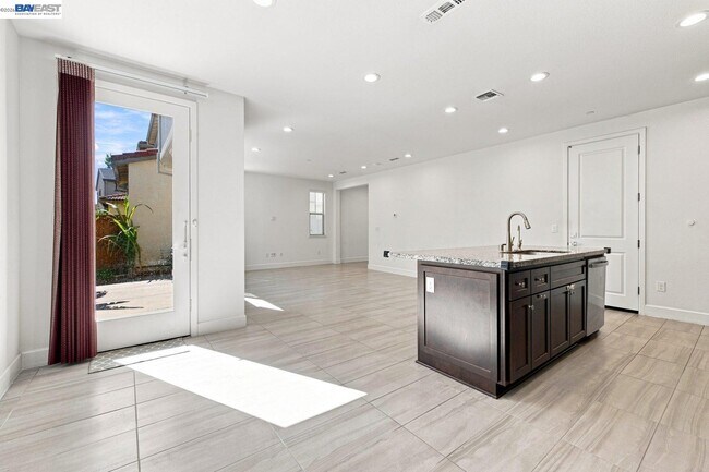 Building Photo - 33 Roccolino Ln
