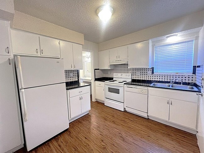 Building Photo - 2602 Penny Ln