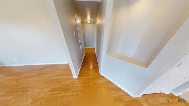 Building Photo - 601 Cattail Cir