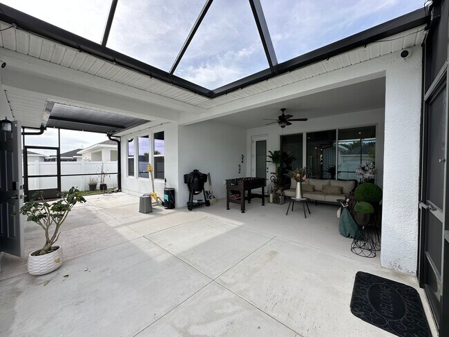 Building Photo - 28656 Sweet Persimmon Dr