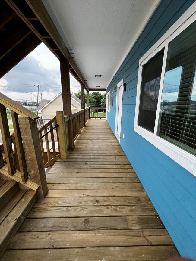 Building Photo - 175 W 6th St