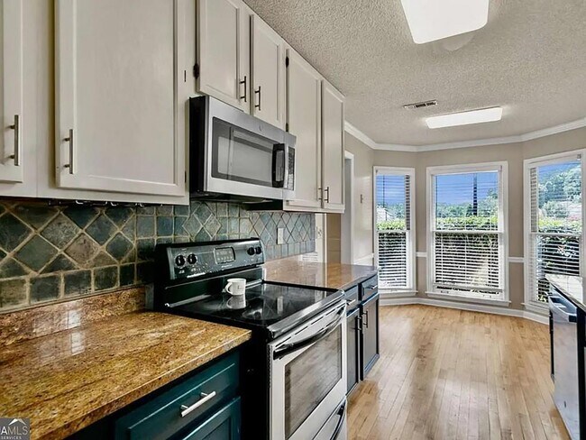 Building Photo - 1140 Magnolia Way SE