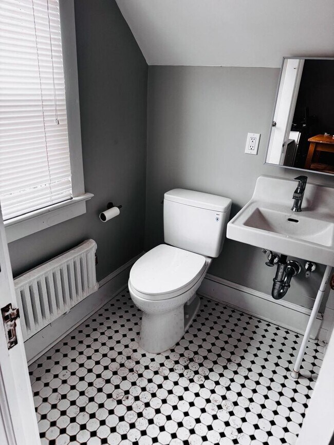 Building Photo - Studio Apartment on Linden Lane – Walk to Downtown Princeton