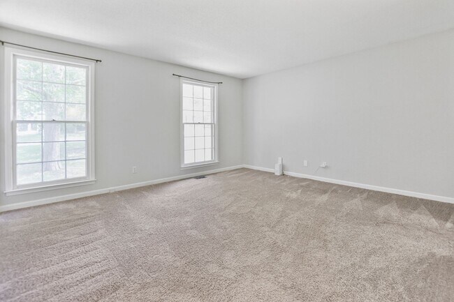Building Photo - Pet Friendly Three Bedroom!