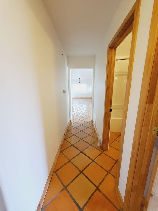 Building Photo - North Oxnard Lovely Home For Rent 3 Bedrooms and 2 bathrooms