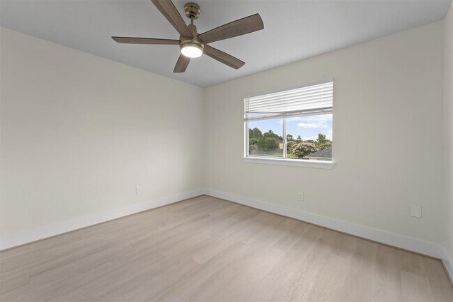 Building Photo - 1430 Suffield Ct