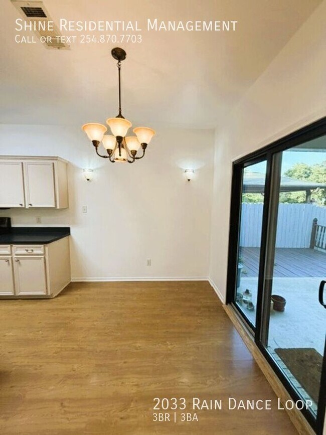 Building Photo - 2033 Rain Dance Loop