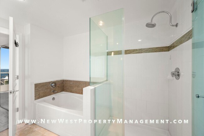 Building Photo - Spectacular Marina District 3-Bedroom Pent...