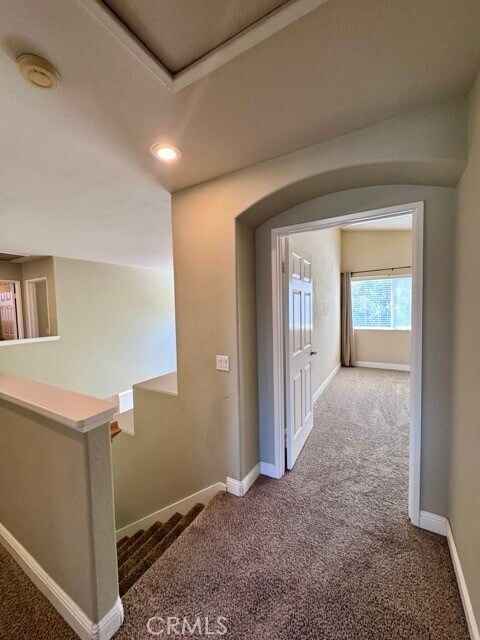 Building Photo - 30997 Oakhill Dr