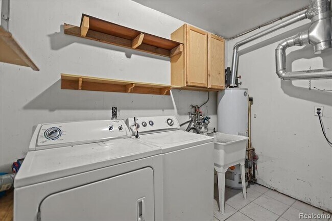 Building Photo - 5952 Banner St