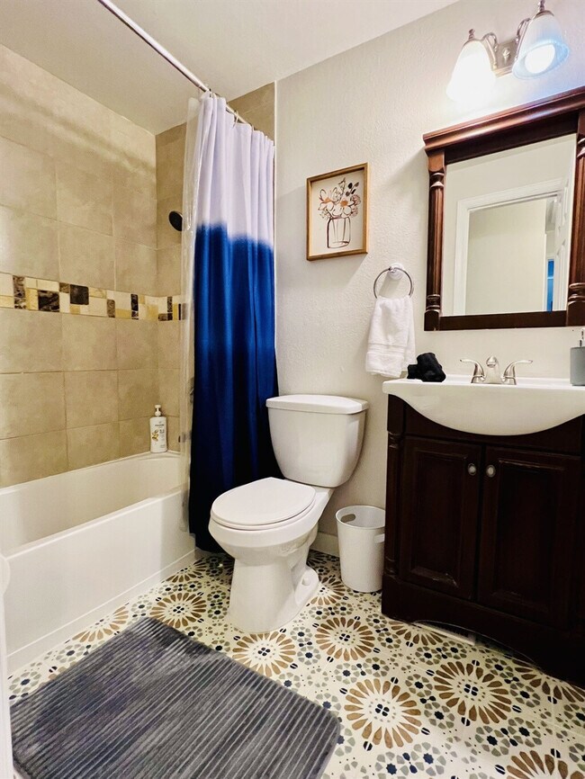 Building Photo - 7012 Ingalls St