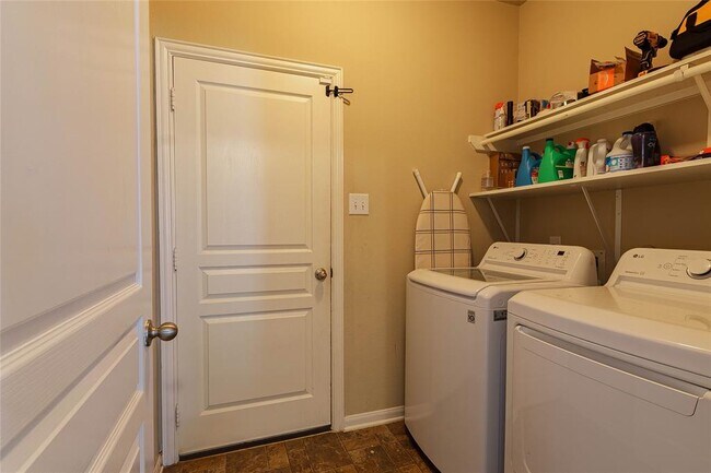 Building Photo - 7617 Topaz Way