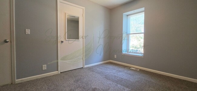 Building Photo - 13944 S Raintree Dr