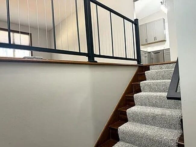 Building Photo - 7431 Rosewood Ln N