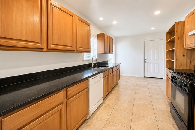 Building Photo - LARGE 4 Bedroom Home on Mesita! (Enclosed Back Yard!!)
