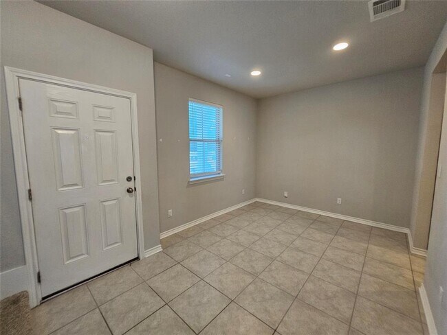 Building Photo - 1721 Artesian Spgs Xing