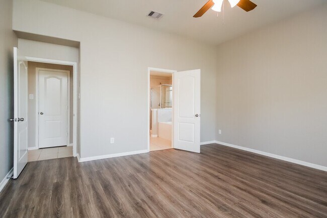 Building Photo - 5107 Gulf Stream Ln