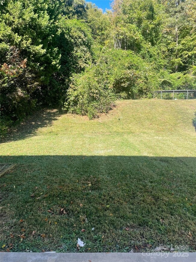 Building Photo - 242 Amir Cir