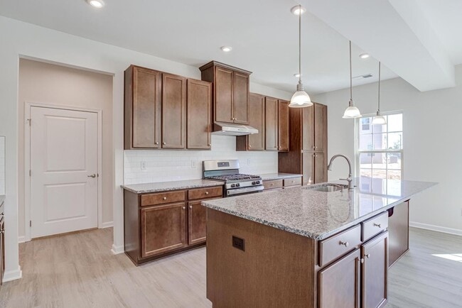 Building Photo - 5 Bedroom Home in Youngsville, right off o...
