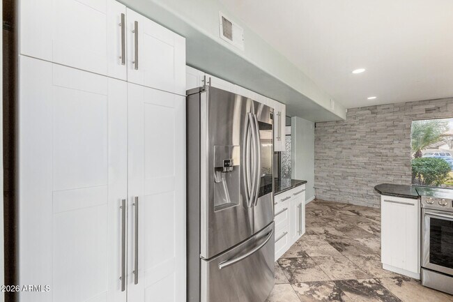 Building Photo - 18653 N 43rd Dr