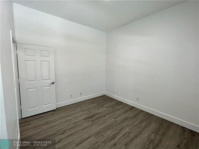 Building Photo - 16220 Emerald Cove Rd