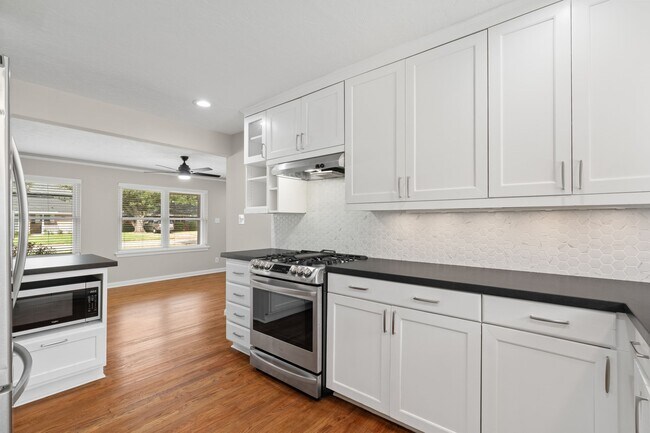 Building Photo - 2007 Wakefield Dr