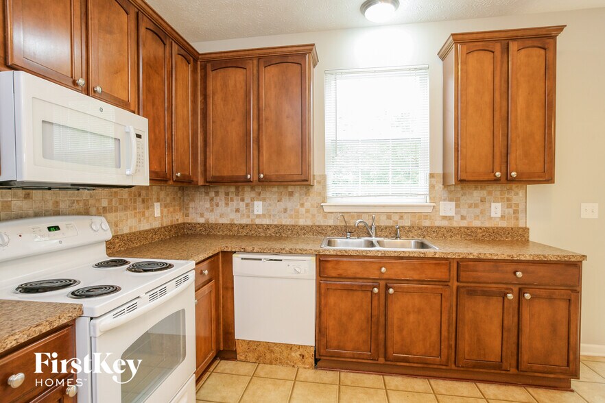 Building Photo - 13858 Ellsworth Ln