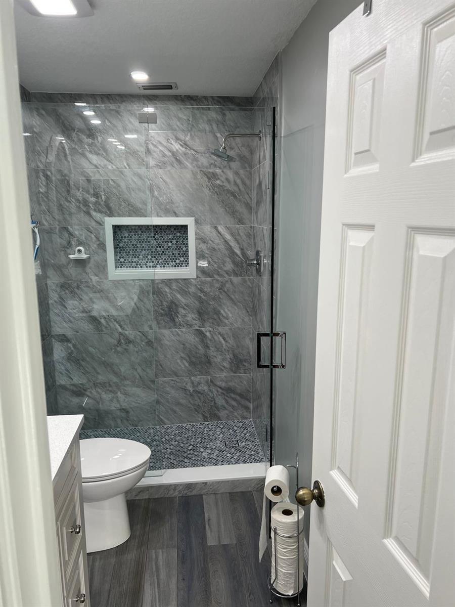 Building Photo - 1602 Lakeview Dr W