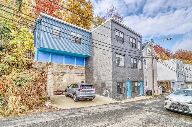 Building Photo - 9017 Riverside Pl