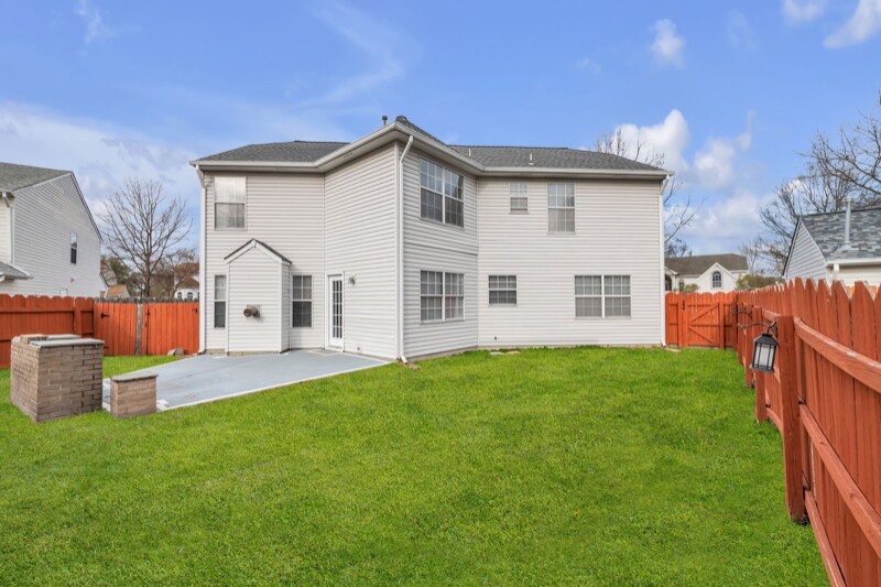 Building Photo - 3136 Sacramento Dr