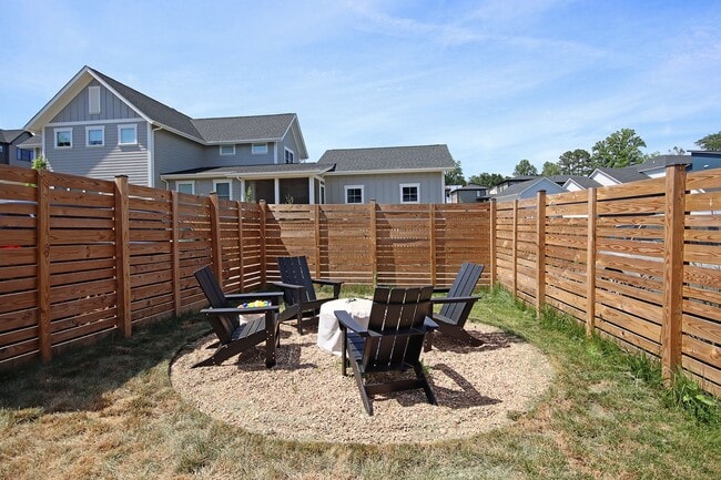 Building Photo - Beautiful, Custom-Built Pet-Friendly Lochlyn Hill Home