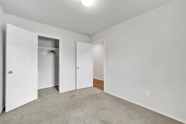 Building Photo - 4351 Stuebner Hl Dr
