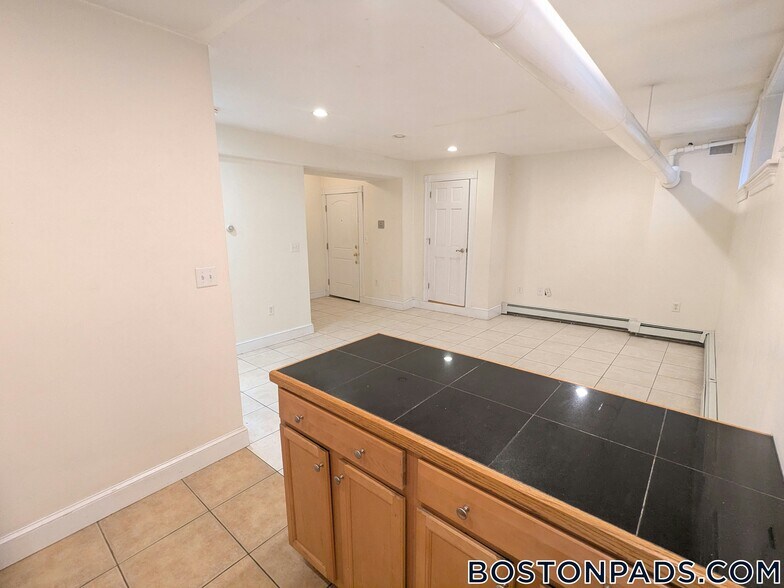 Building Photo - 33 Walbridge St