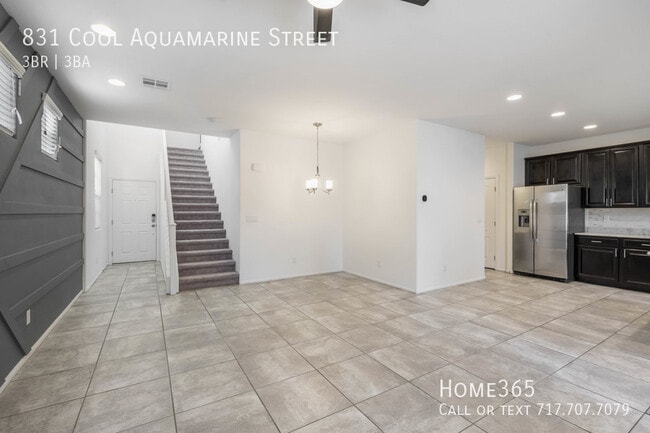 Building Photo - Beautiful 2 Story 3 Bed 2.5 Bath home in t...