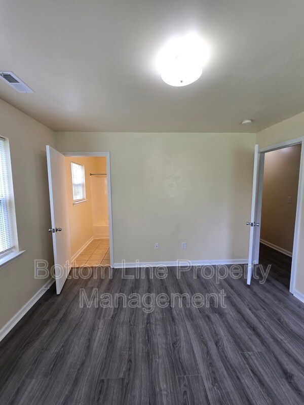 Building Photo - 5326 Eaton Cir