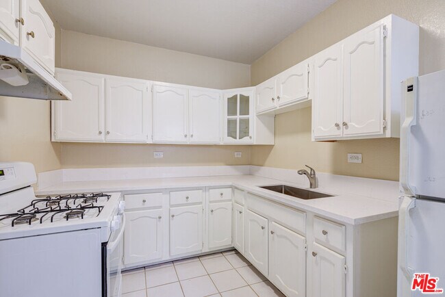 Building Photo - 1492 Silver Lake Blvd