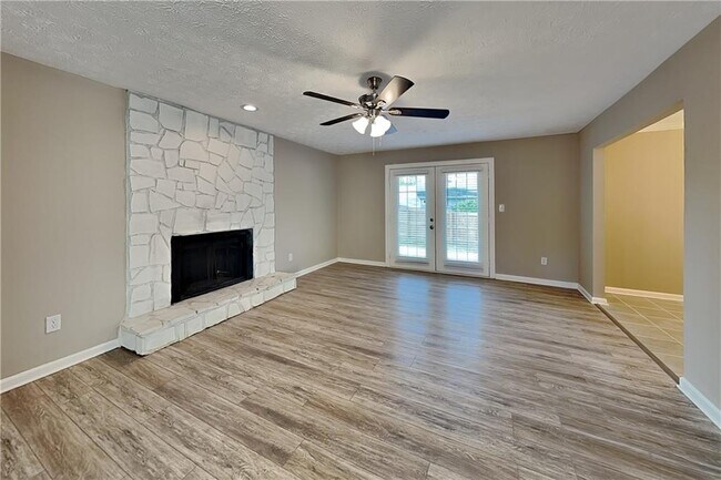 Building Photo - 40 Briar Gate Ln