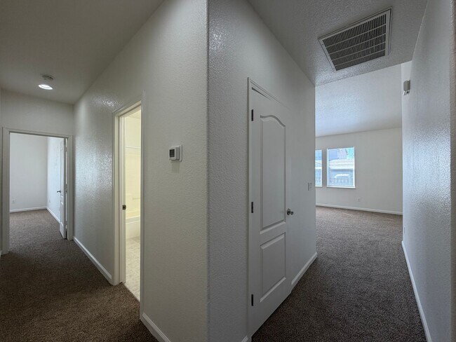 Building Photo - 1719 Short Oak Ct