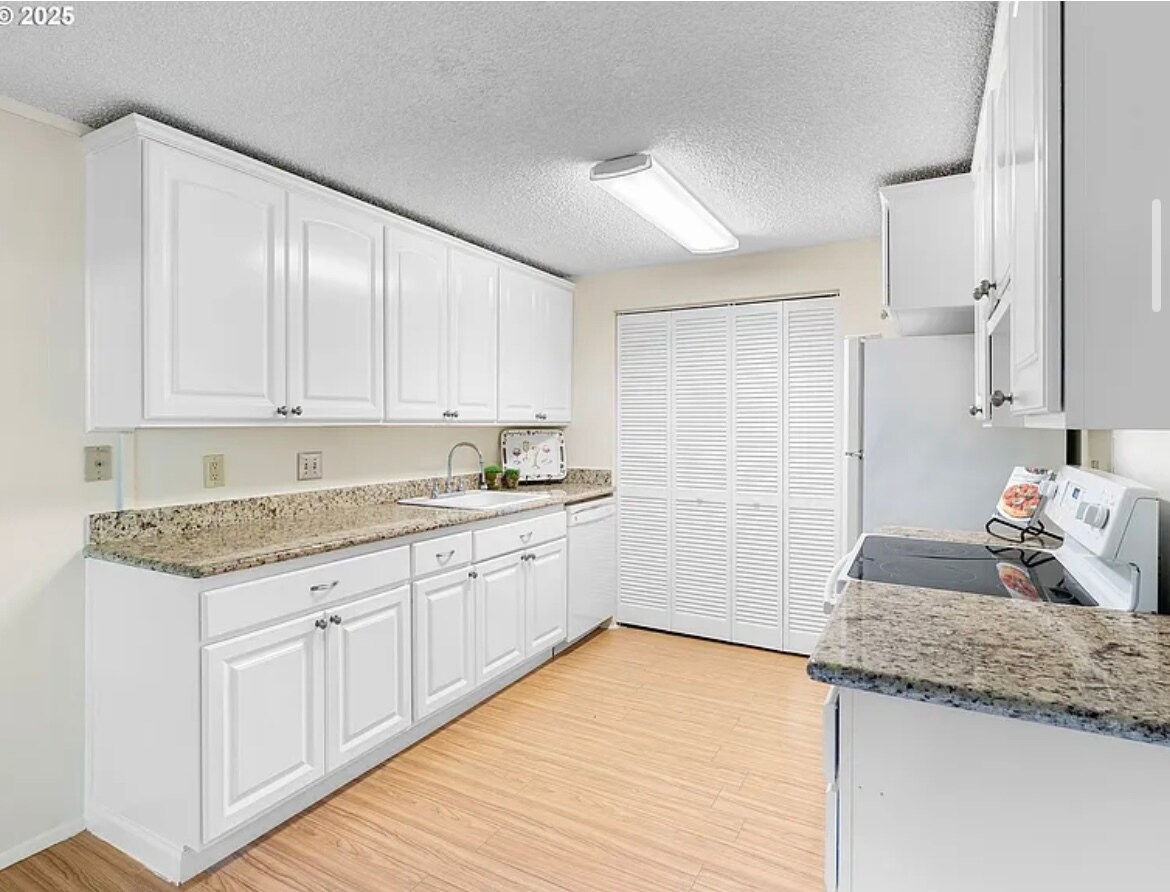 Building Photo - 7116 SW Murray Blvd