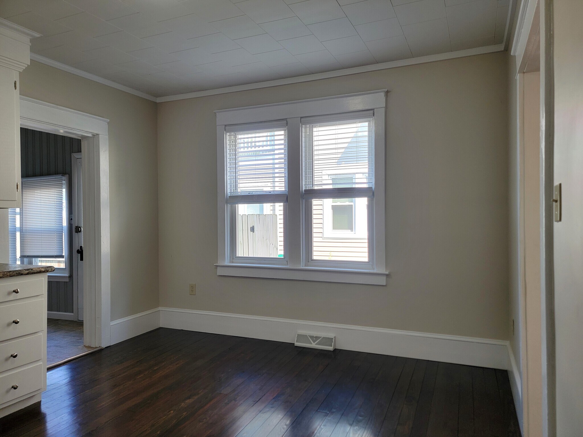 Building Photo - 316 W Sunset Ave