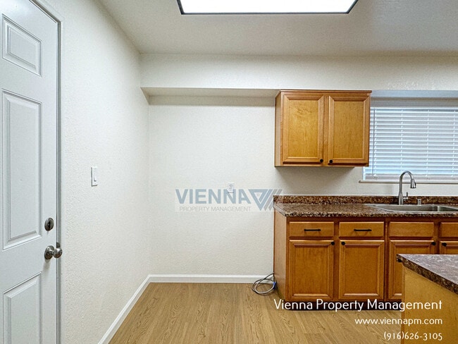 Building Photo - 1133 Amberwood Rd