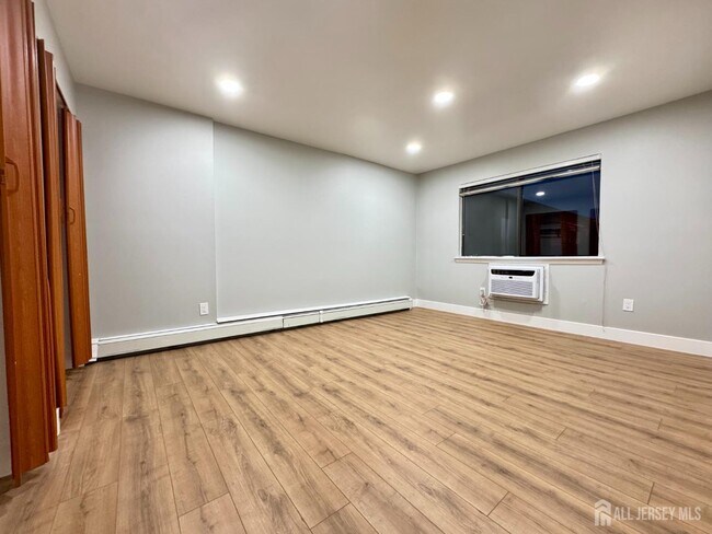 Building Photo - 1032 Cricket Ln