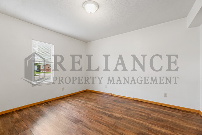 Building Photo - 2147 N Park Pl