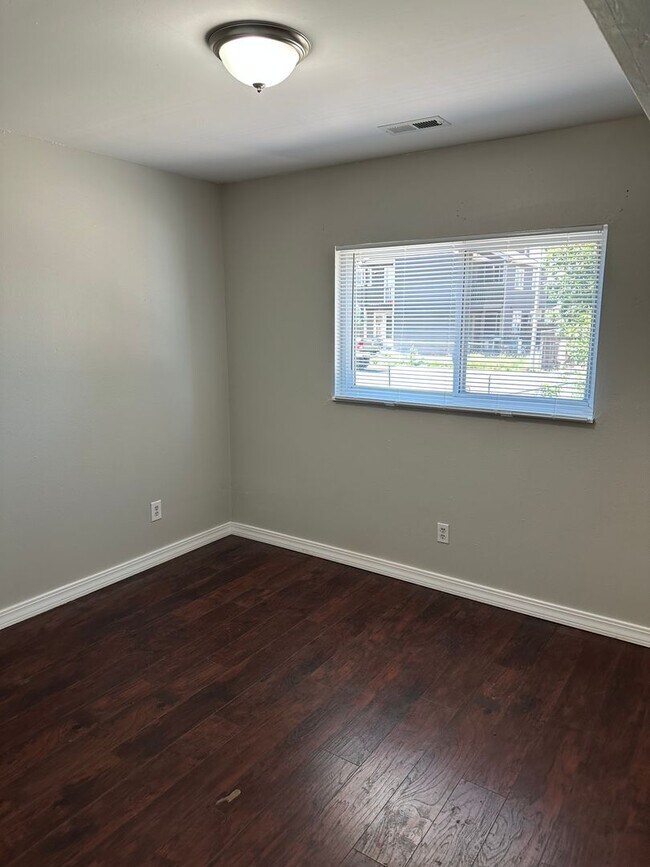 Building Photo - 1011 Mazatlan Cir