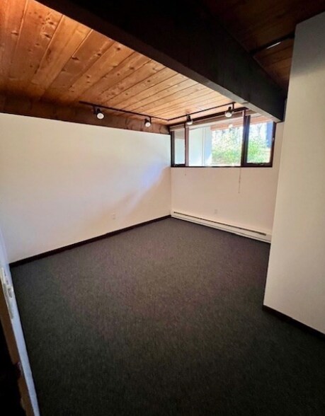 Building Photo - 12 White Pine Ln