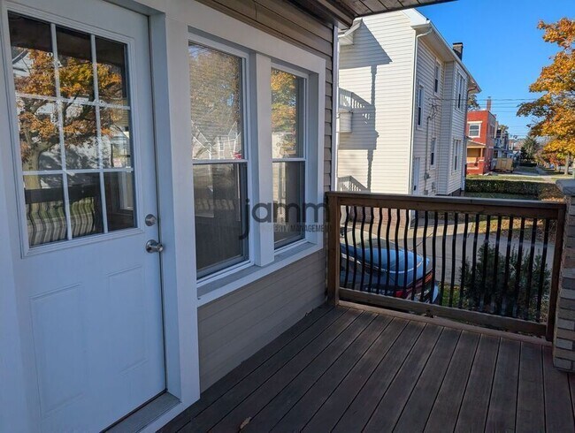 Building Photo - 1560 Coutant Ave