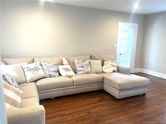 Building Photo - 231 Nichols Ave