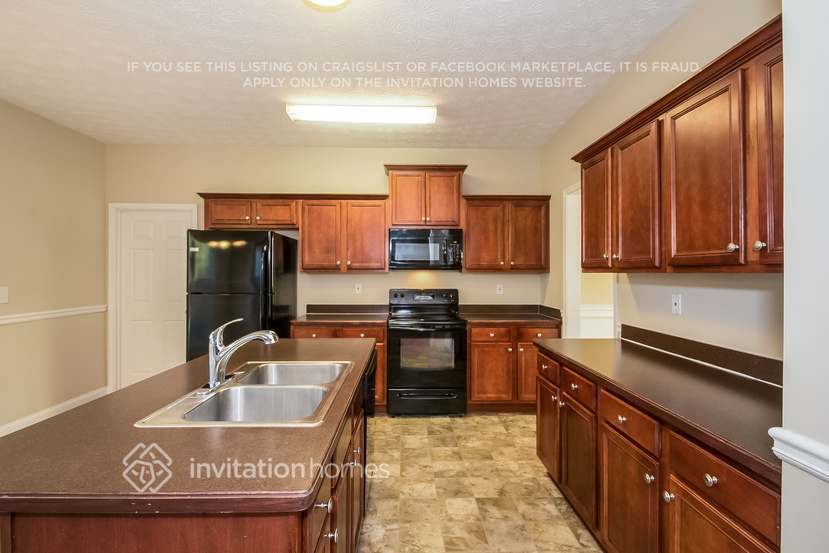 Building Photo - 225 Hedgewood Dr